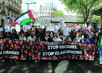 Le drapeau palestinien, un symbole incontournable des manifestations de l’antiracisme politique.
Ici, dans la marche « contre le racisme », à Paris, le 21 avril 2024 (Alain Jocard / AFP)
