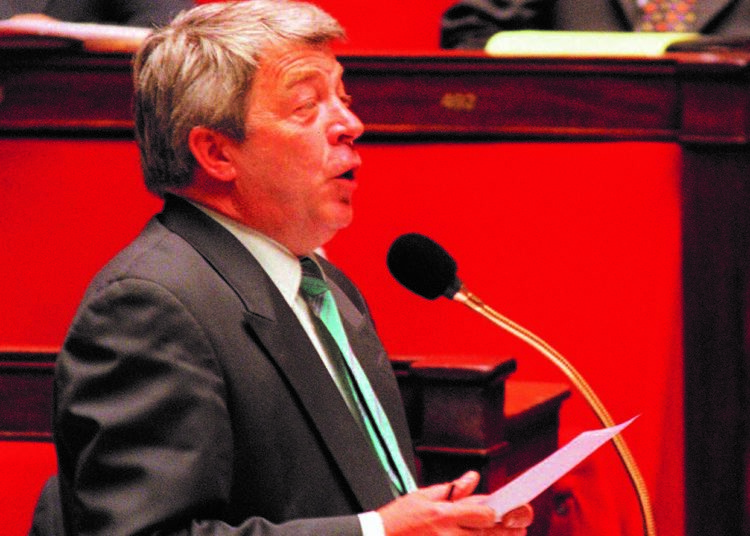 Le député communiste Jean-Claude Gayssot a laissé son nom à la loi « tendant à réprimer tout propos raciste, antisémite ou xénophobe » du 13 juillet 1990. (Joël Saget/AFP)