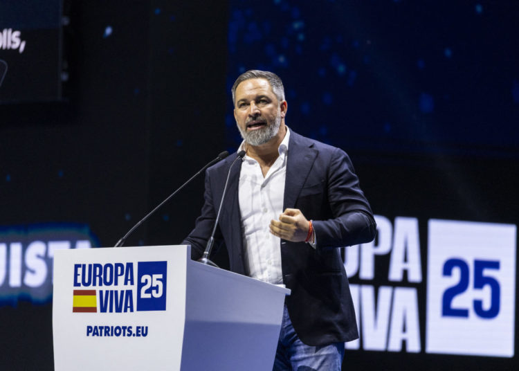 Santiago Abascal lors d'un meeting des Patriotes pour l'Europe, à Madrid, le 14 septembre 2025 (© Pablo Blazquez Dominguez / GETTY IMAGES EUROPE / Getty Images via AFP)