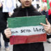 Enfant dans un rassemblement en soutien au peuple iranien au lendemain de la mort du Guide suprême, place de la République (Paris), 1er mars 2026 (© Quentin de Groeve / Hans Lucas / Hans Lucas via AFP)