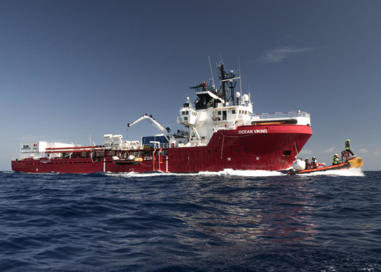 L’Ocean Viking avec l’un de ses 3 canots de sauvetage. (Camille Martin Juan/SOS MEDITERRANEE)