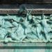 Bas-relief représentant l'assaut de Jérusalem sur le socle de la statue de Godefroid de Bouillon à Bruxelles (Wikipedia)