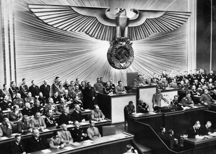 Discours d'Adolf Hitler au Reichstag, le 30 janvier 1939, au cours duquel le chancelier prédit « l'anéantissement de la race juive en Europe » si une autre guerre mondiale venait à être déclenchée (Imagem do Fundo Correio da Manhã).