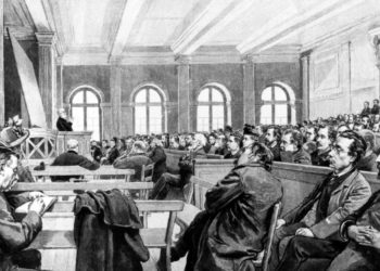 Cours au College de France (Paris) : le public ecoute une conference, gravure, vers 1900 (© Tallandier / Bridgeman Images)