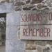 Plaque commémorative, Oradour-sur-Glane (DR)