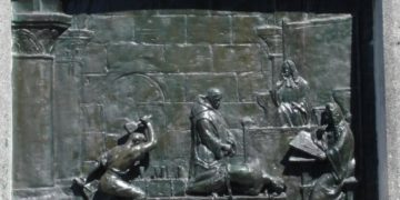 Abbeville, monument au chevalier de La Barre, bas-relief en bronze de Raoul Delhomme, 1907 (Wikipedia)