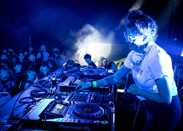 Erica Lippert au Micro Festival de Liège, 2023 (crédit : Guillaume Scheunders)