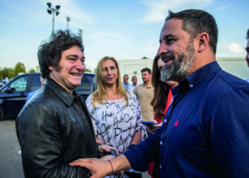 Javier Milei et Santiago Abascal,
président du parti espagnol Vox, en
octobre 2022 (Wikimedia Commons)