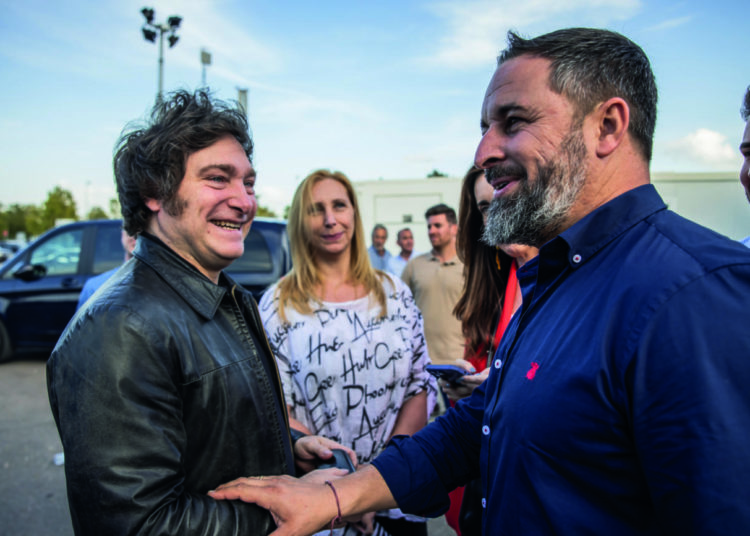 Javier Milei et Santiago Abascal,
président du parti espagnol Vox, en
octobre 2022 (Wikimedia Commons)