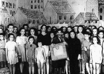 Rafael Schächter dirige le Requiem de Verdi. Photo prise à Theresienstadt le 23 juin
1944, jour de
la dernière
représentation (crédit photo : The Terezín Foundation)